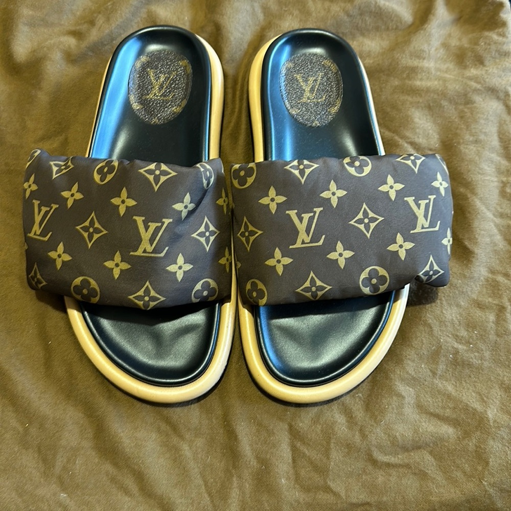 💯Authentic Louis Vuitton Pillow Pool Side Sandal!